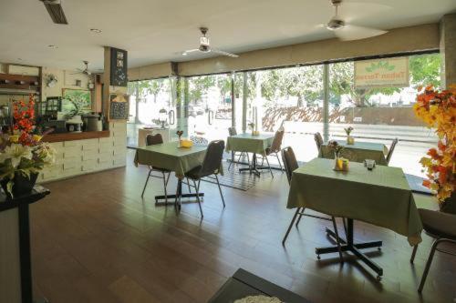 Tuban Torres Accommodation Kuta Lombok Exterior foto
